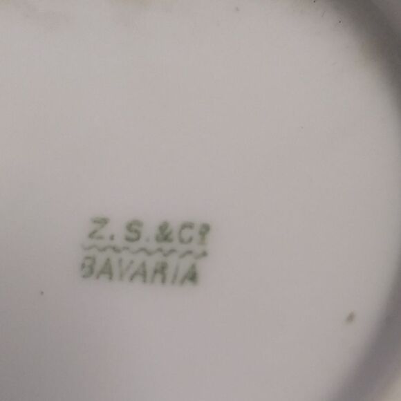 Elegant Gold and White Serving Dish - Picture 2 of 4